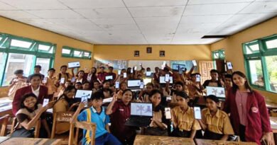 Pengenalan Aplikasi Geogebra oleh Prodi Pendidikan Matematika di SMPN 2 Larantuka